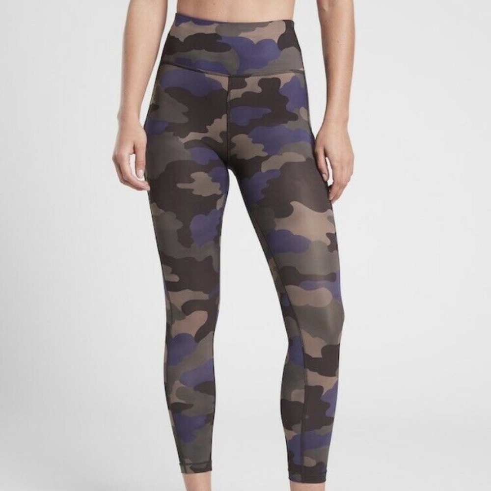 ATHLETA Ultimate Stash Printed 7/8 Tight Camo NWOT